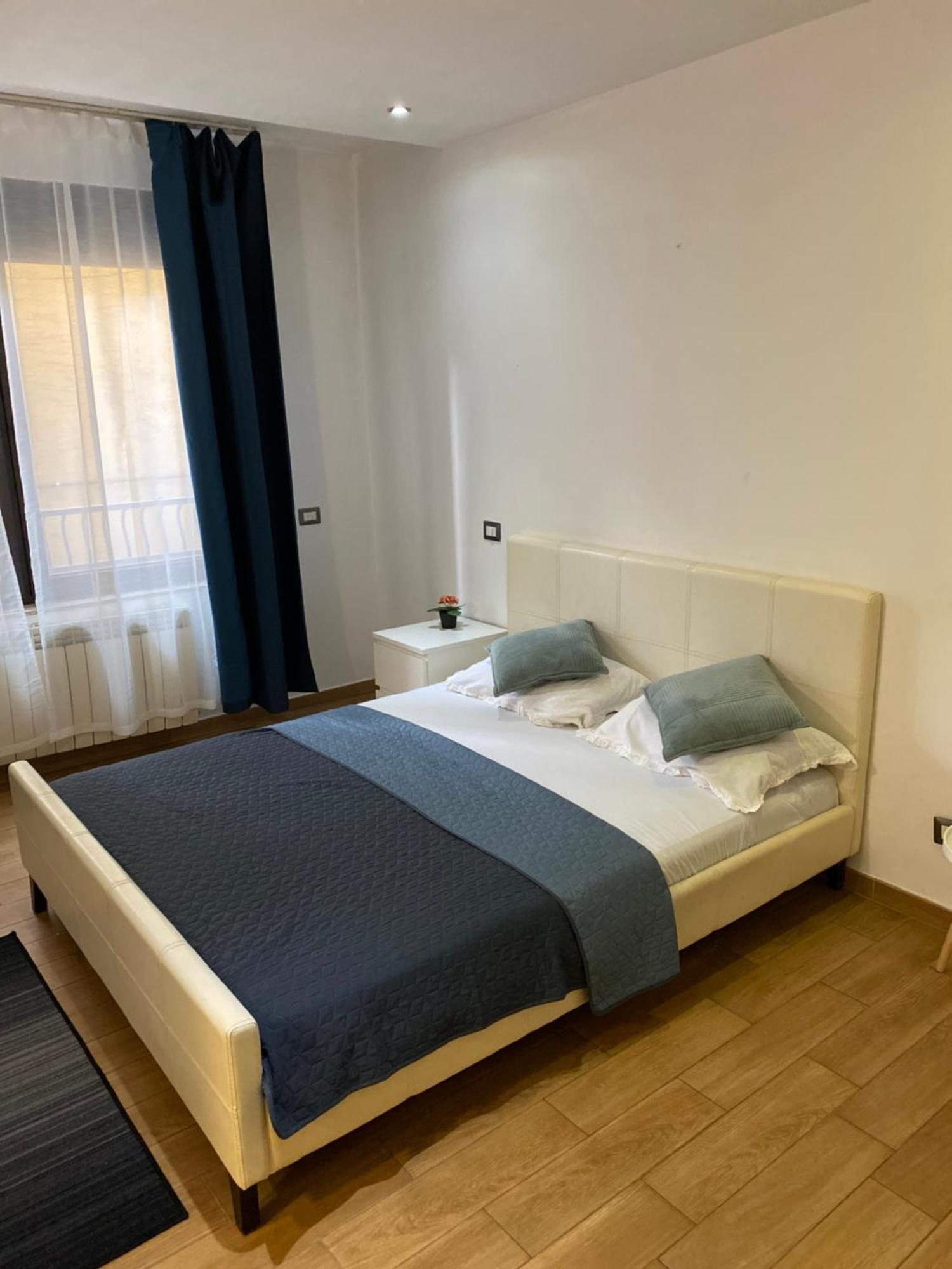 Royal Suite Unirii-2 Bdr Apartment Bucharest Exterior photo